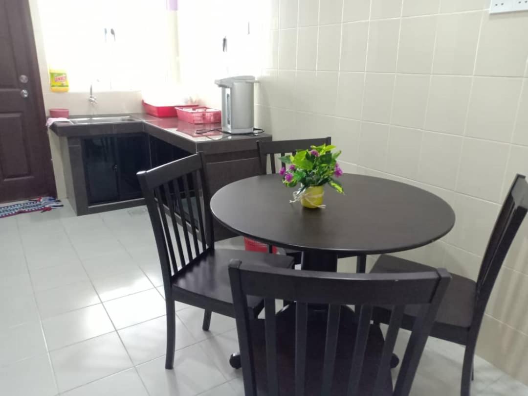 Purple Townhouse 3R2B Wifi Villa Sekinchan Exterior foto